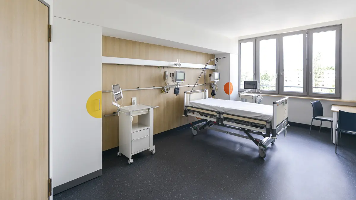 Projekte_UKH_Halle_Haus 20_Patientenzimmer