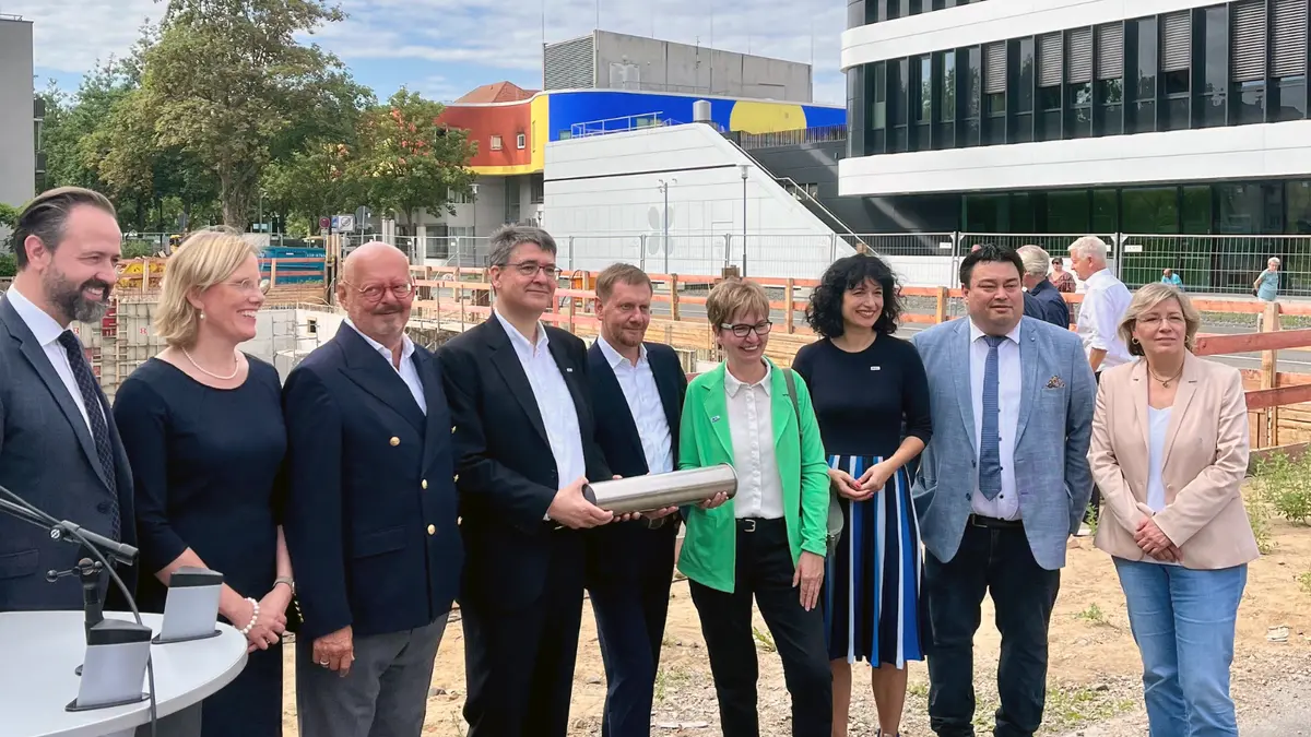 Aktuelles_DKFZ_Grundsteinlegung_Gruppenbild