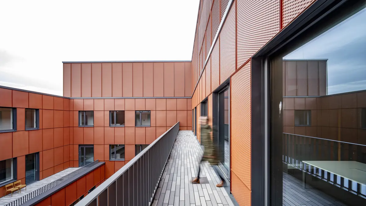 Blick auf die Fassade des Innenhofs