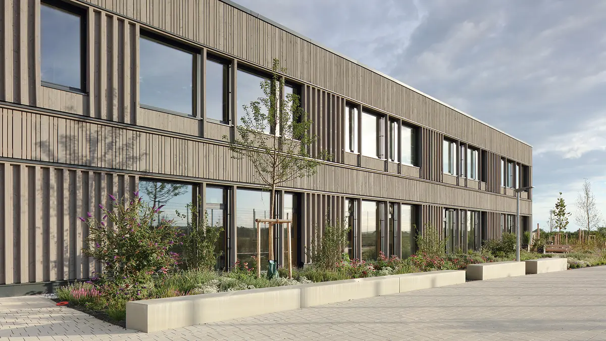 Außenansicht der Grundschule Burlafingen