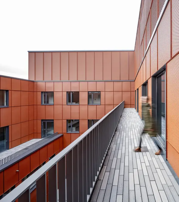 Blick auf die Fassade des Innenhofs